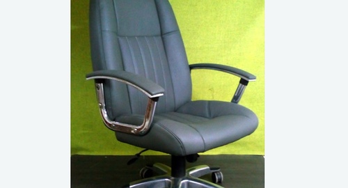 Перетяжка офисного кресла кожей. Лисино-Корпус